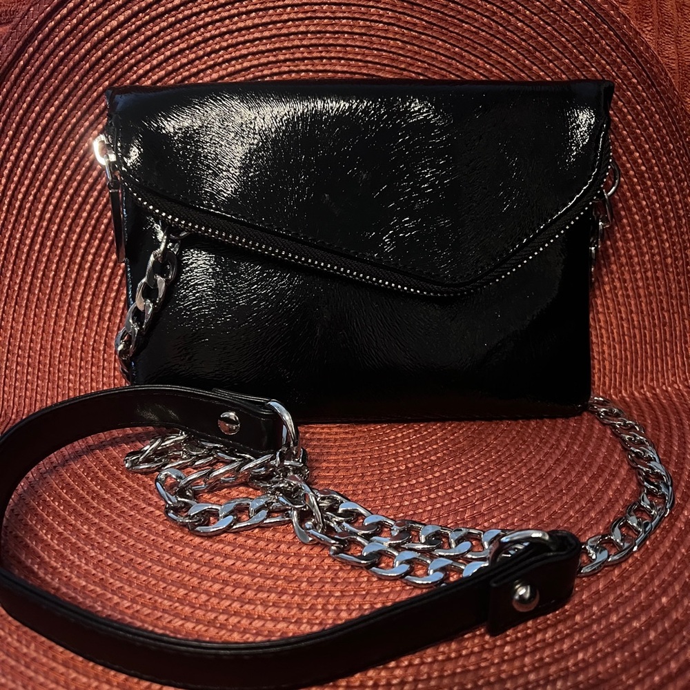 Hobo
Wink Leather Crossbody Bag